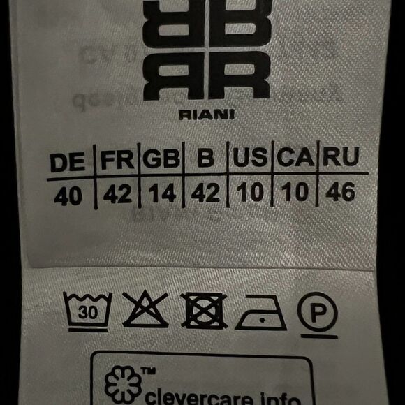 𝅺EUC Riani top, Size 10, Black and Flowy - Picture 8 of 9